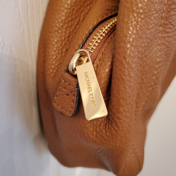 Michael Kors Fulton Chain Medium Shoulder Bag - Picture 8 of 15